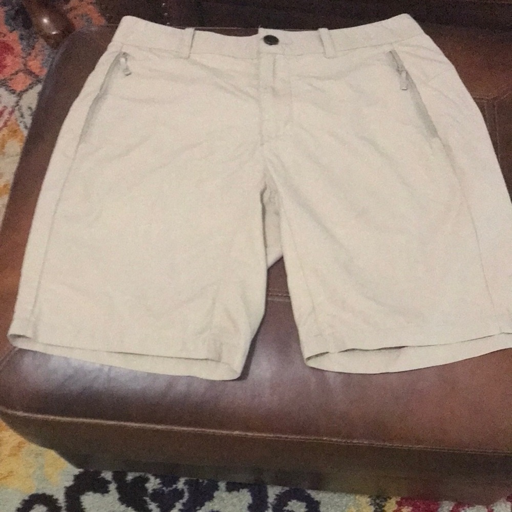 Women’s Mountain HardWear  Lightweight Beige Casual Shorts….Nylon, quick dry